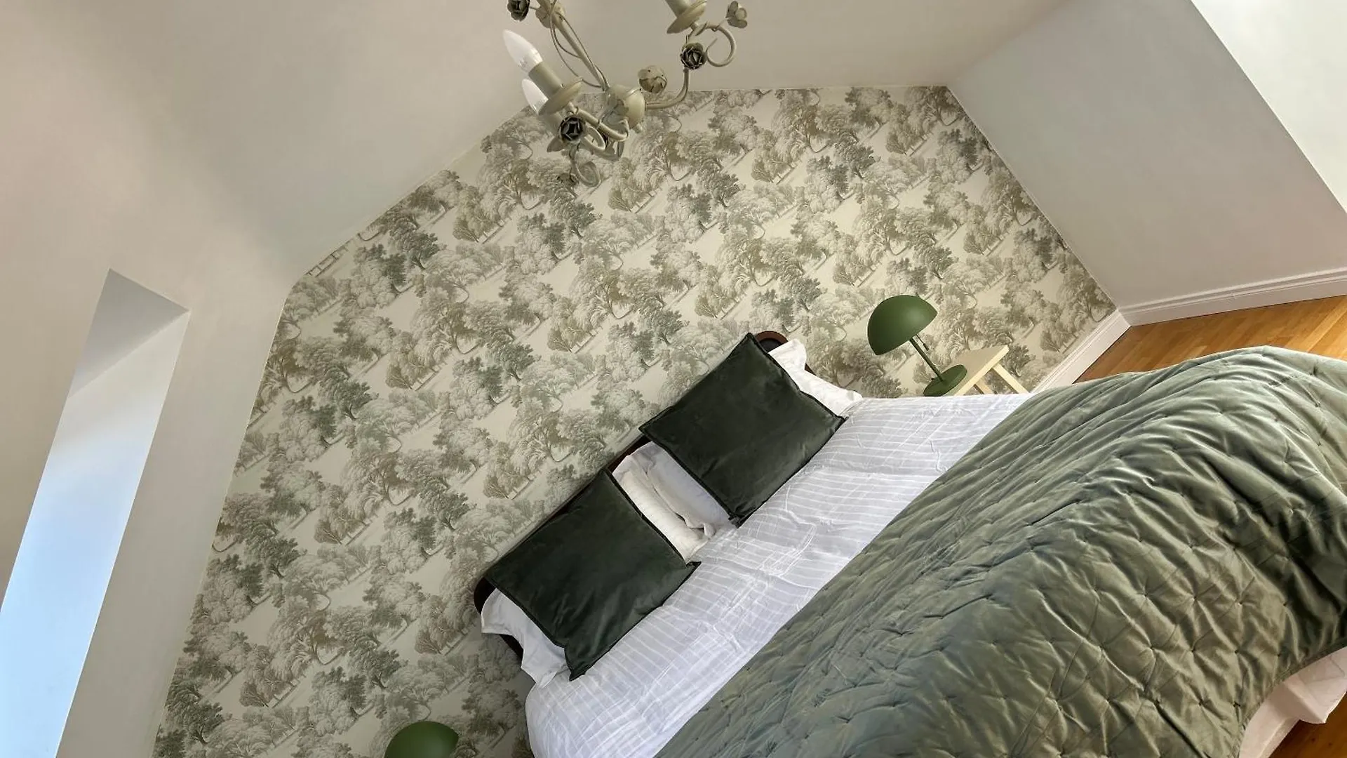 Belfast - Relax & Unwind In Our Skyline Retreat - 3 Bedroom Apartment With Parking 0*,  United Kingdom