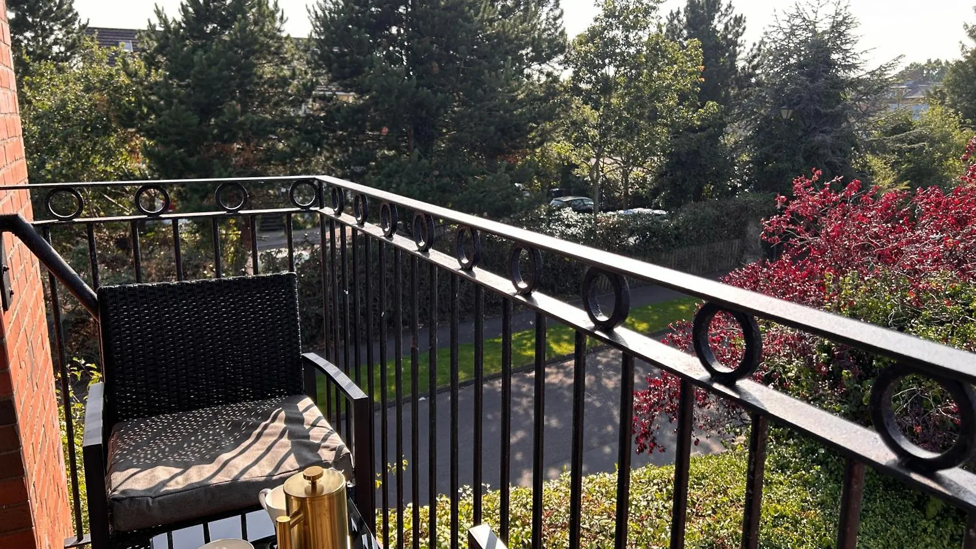 Belfast - Relax & Unwind In Our Skyline Retreat - 3 Bedroom Apartment With Parking 0*,